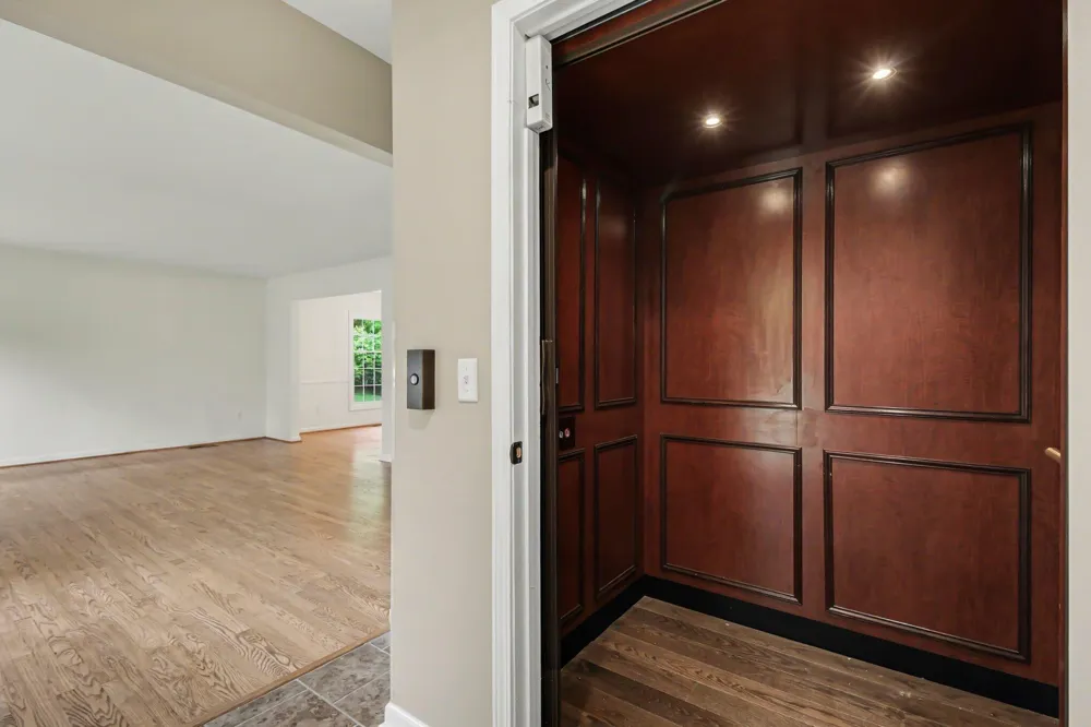 34214 Old Timber Road Farmington, MI 48331