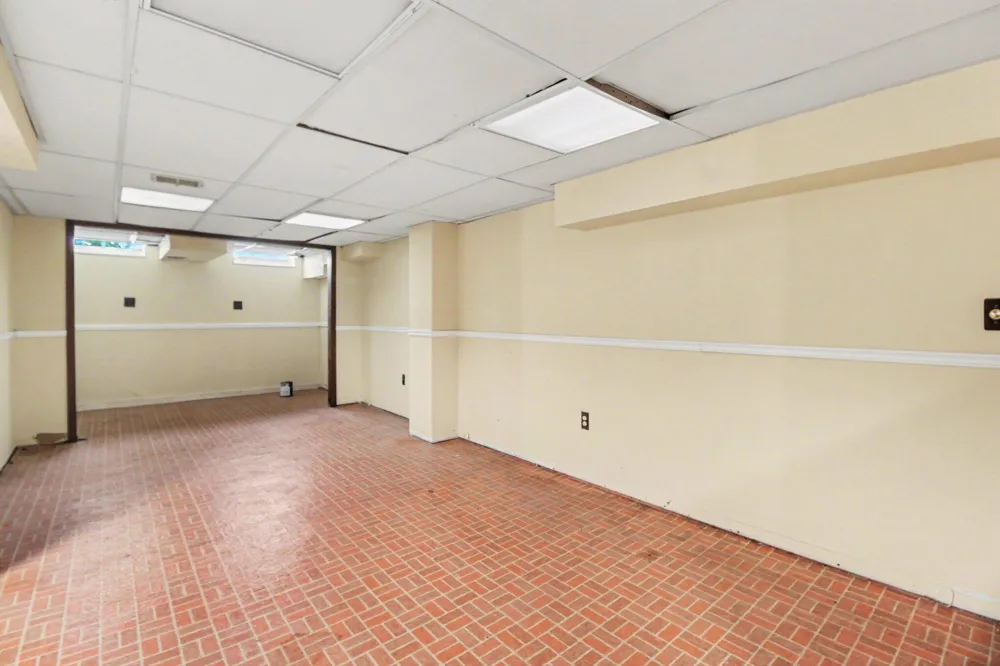34214 Old Timber Road Farmington, MI 48331