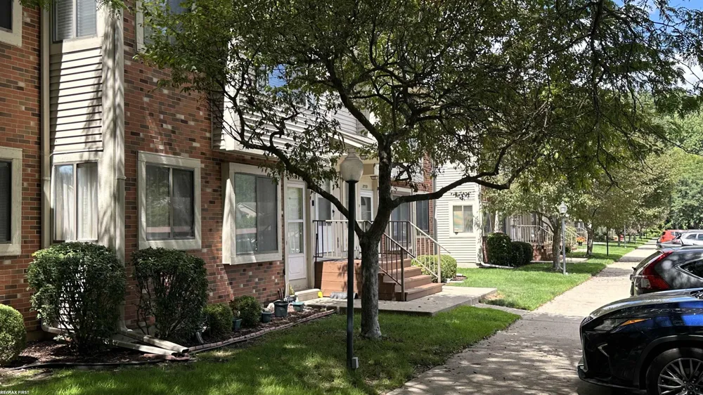 27594 Harrison Woods Lane Harrison Charter Township, MI 48045
