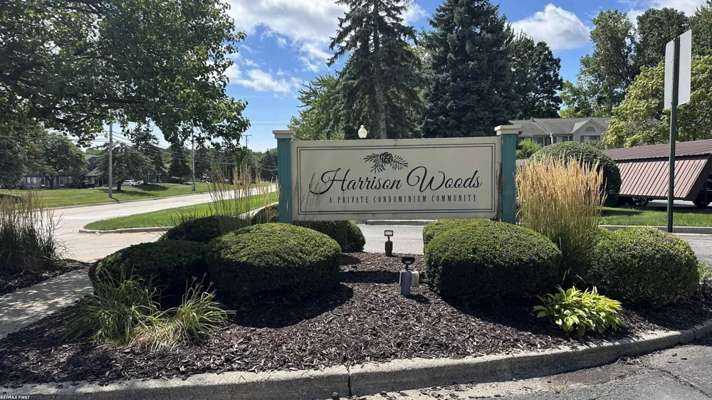 27594 Harrison Woods Lane Harrison Charter Township, MI 48045