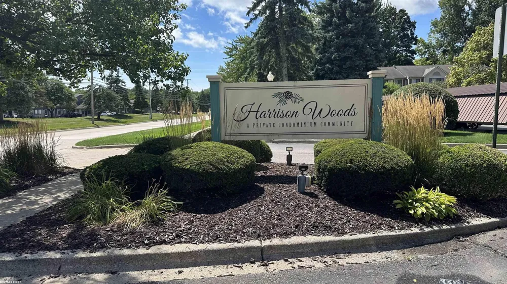27594 Harrison Woods Lane Harrison Charter Township, MI 48045