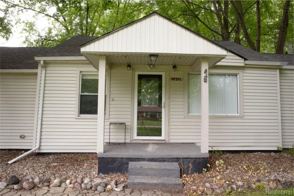 39751 Sylvia Street Harrison Charter Township, MI 48045