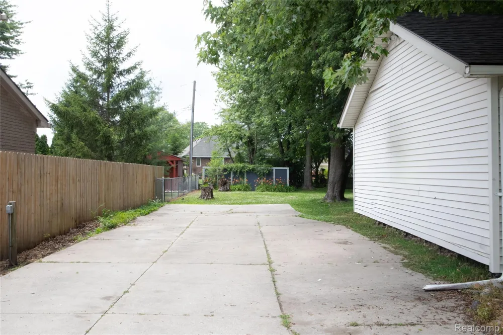 39751 Sylvia Street Harrison Charter Township, MI 48045