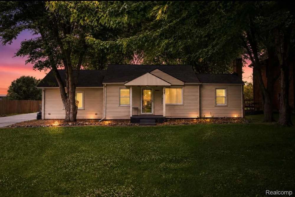 39751 Sylvia Street Harrison Charter Township, MI 48045