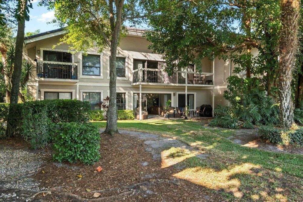 11863 Wimbledon Circle #446 Wellington, FL 33414