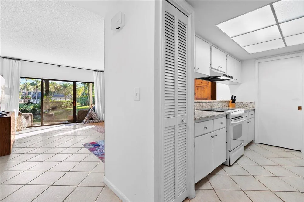 11863 Wimbledon Circle #446 Wellington, FL 33414