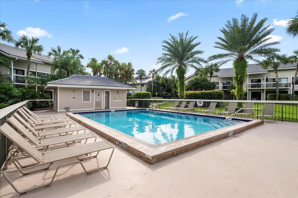 11863 Wimbledon Circle #446 Wellington, FL 33414