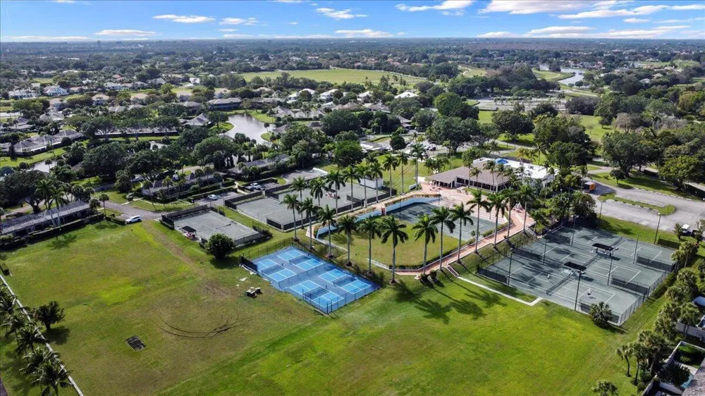 11863 Wimbledon Circle #446 Wellington, FL 33414