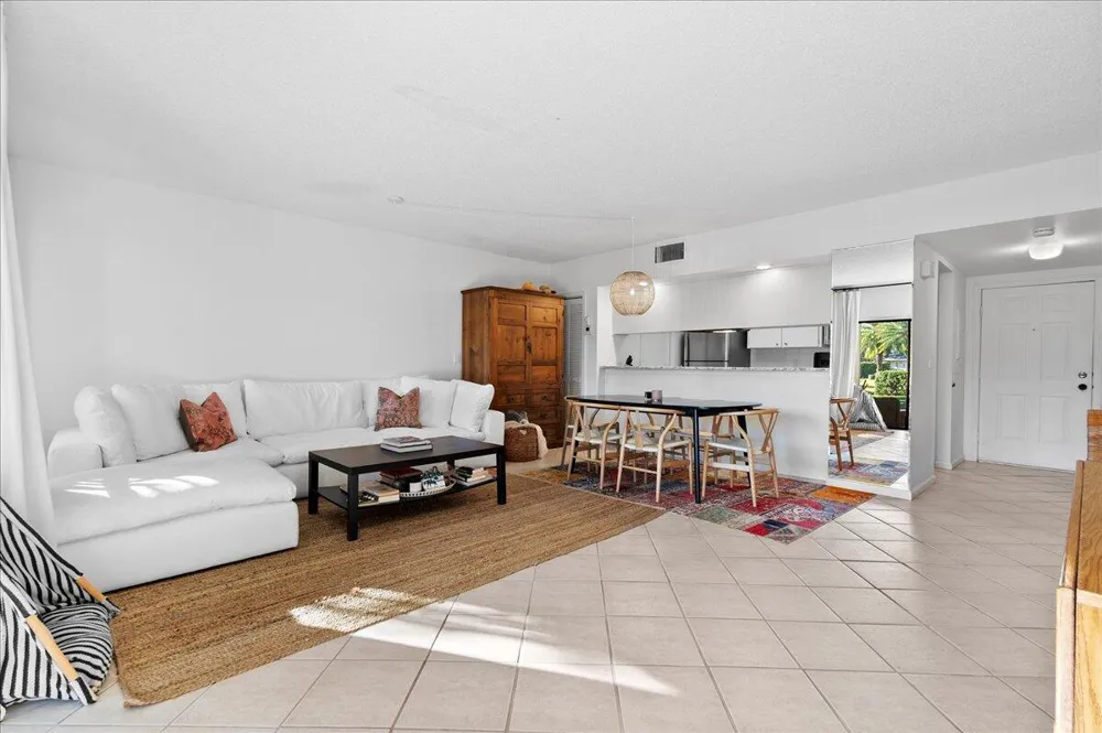 11863 Wimbledon Circle #446 Wellington, FL 33414