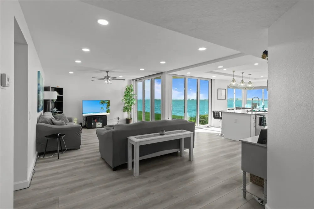 5505 LA PUERTA DEL SOL BOULEVARD S #126 St Petersburg, FL 33715