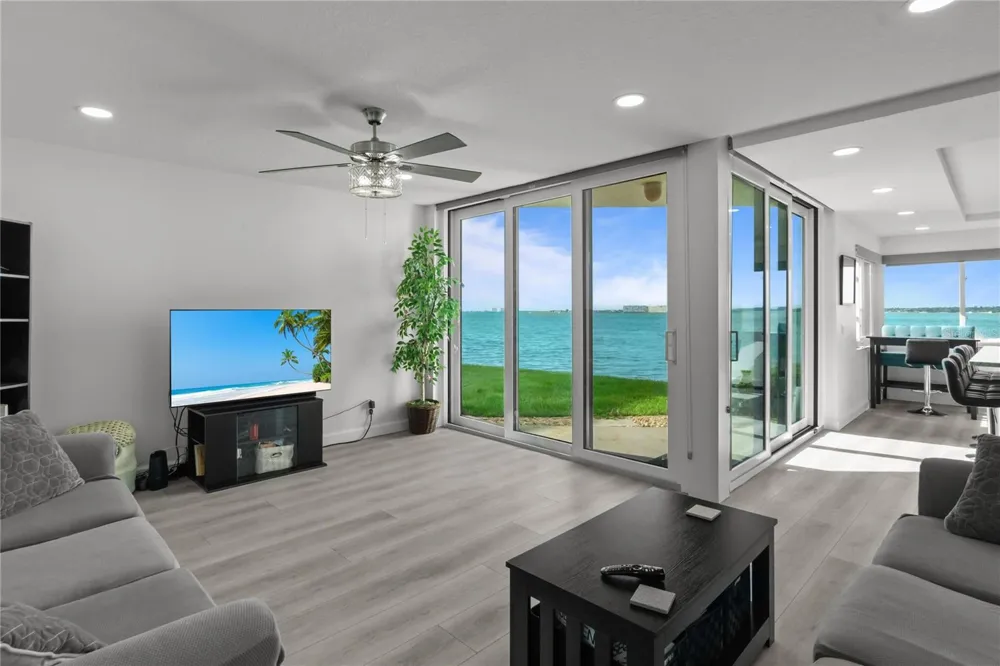 5505 LA PUERTA DEL SOL BOULEVARD S #126 St Petersburg, FL 33715