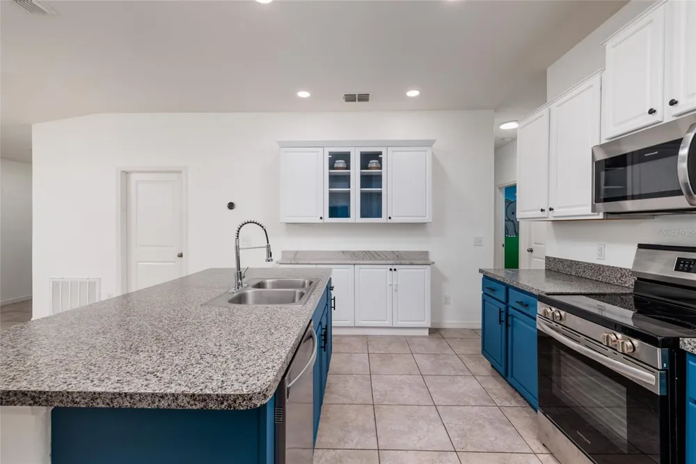 36077 STABLE WILK AVENUE Zephyrhills, FL 33541