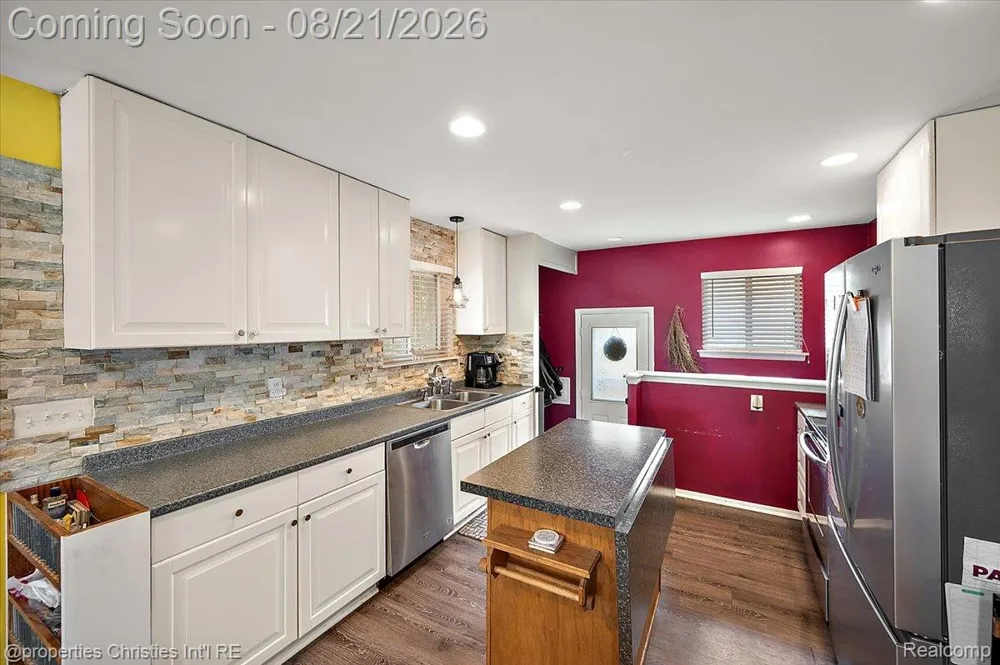 1410 Stephen Avenue Clawson City, MI 48017
