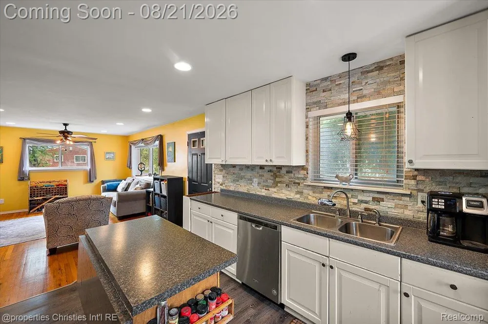 1410 Stephen Avenue Clawson City, MI 48017