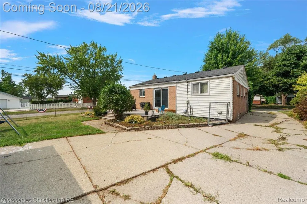 1410 Stephen Avenue Clawson City, MI 48017