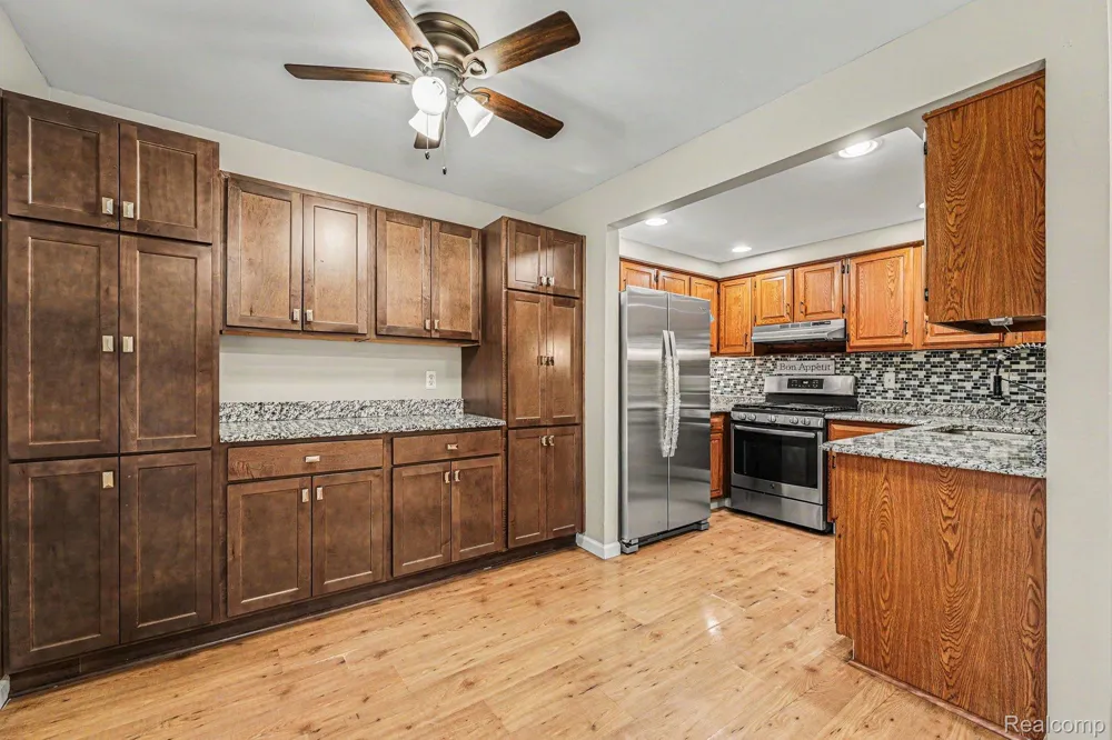 24483 Bashian Drive Novi City, MI 48375
