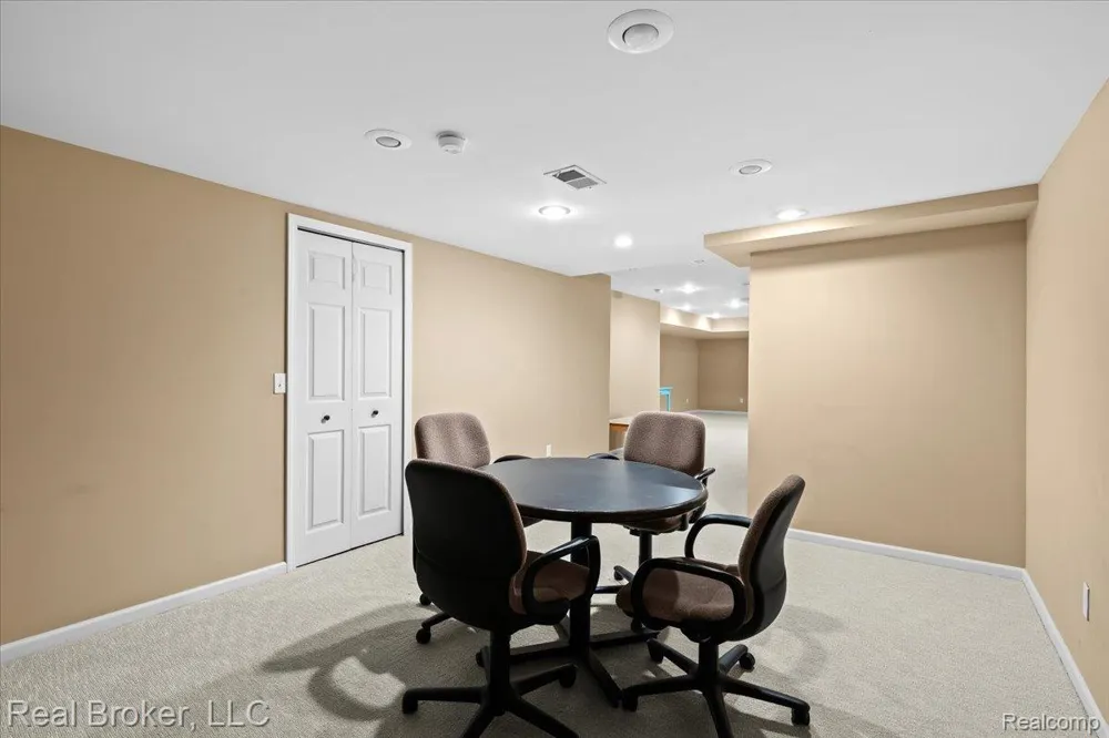25882 Venetian Court Novi City, MI 48374