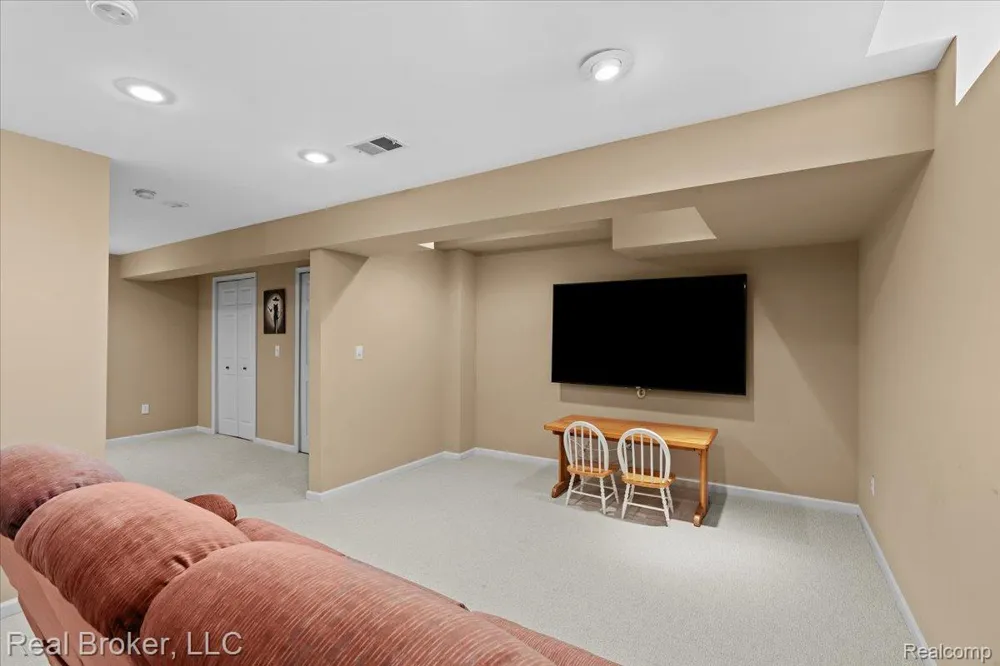 25882 Venetian Court Novi City, MI 48374