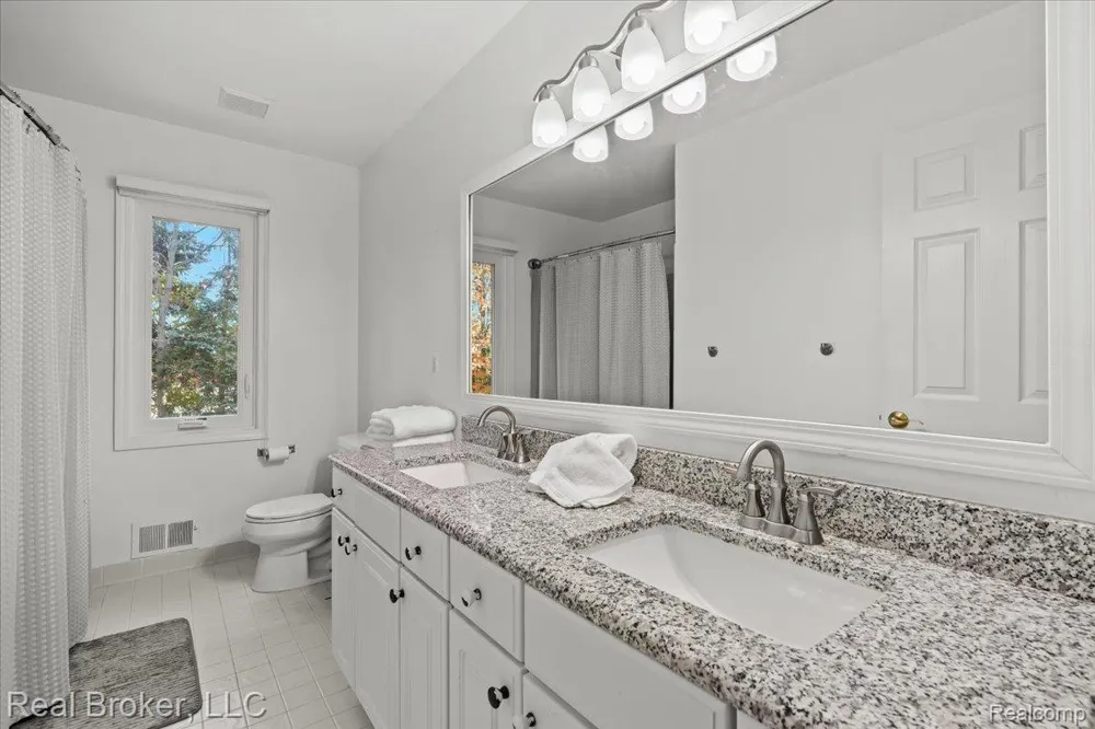 25882 Venetian Court Novi City, MI 48374