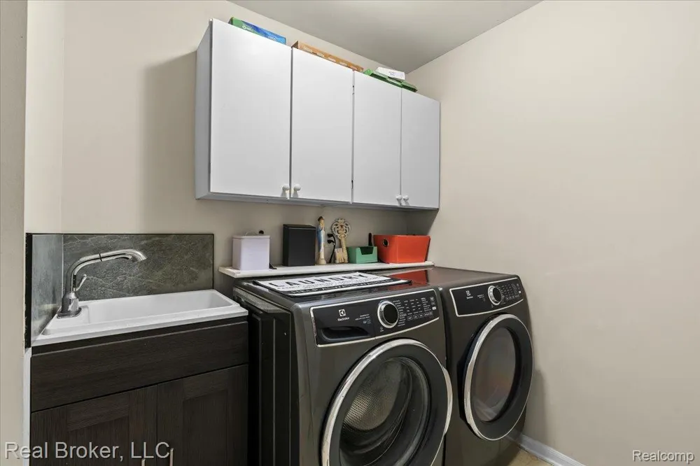 25882 Venetian Court Novi City, MI 48374