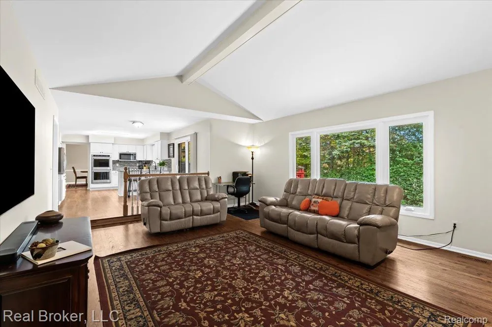 25882 Venetian Court Novi City, MI 48374