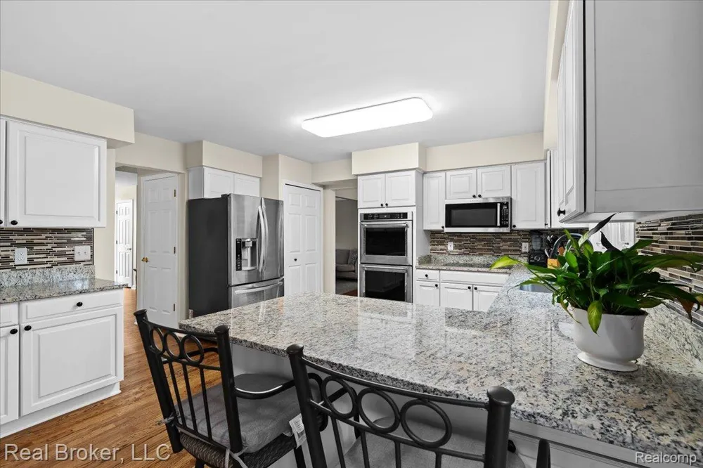 25882 Venetian Court Novi City, MI 48374
