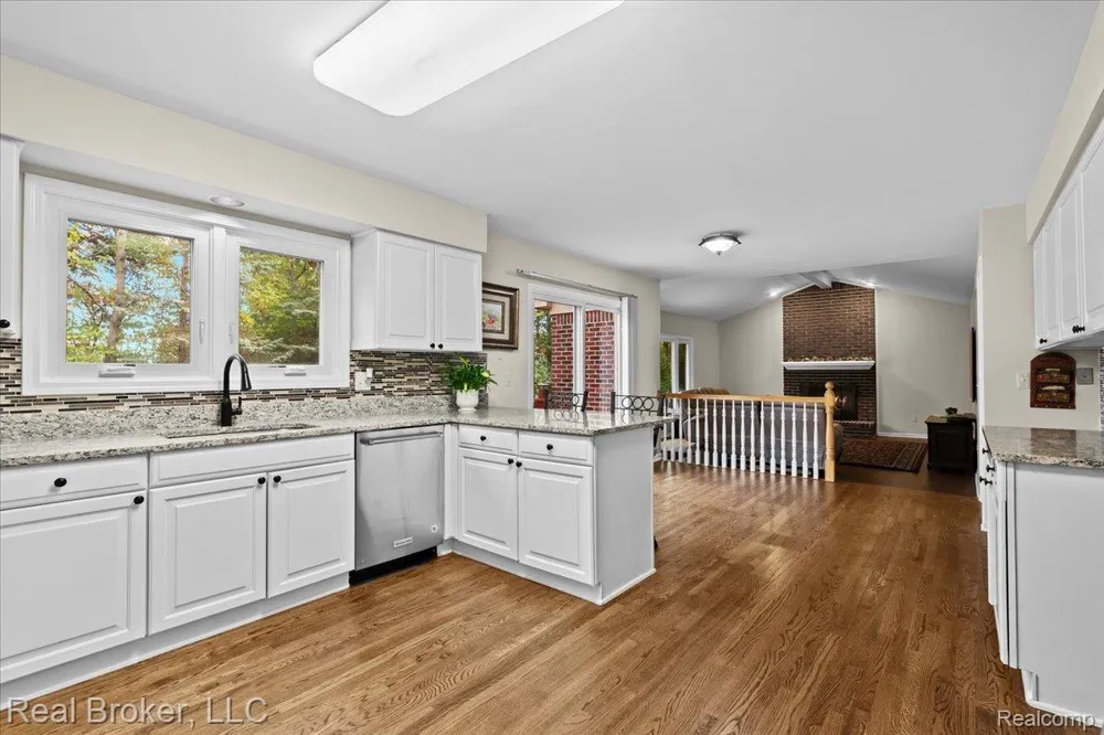25882 Venetian Court Novi City, MI 48374