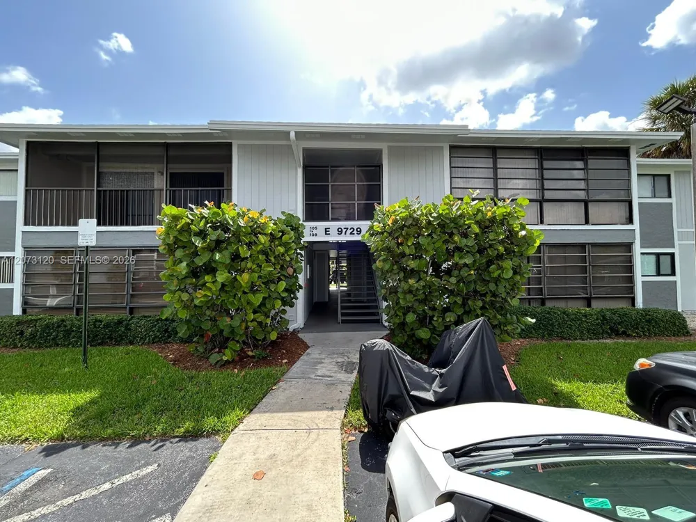 9729 Hammocks Blvd #105E Miami, FL 33196