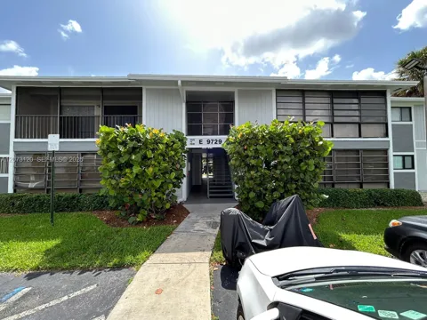 9729 Hammocks Blvd #105E