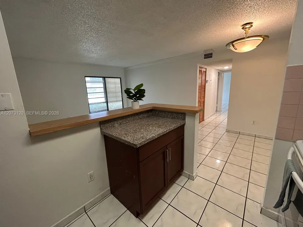 9729 Hammocks Blvd #105E Miami, FL 33196