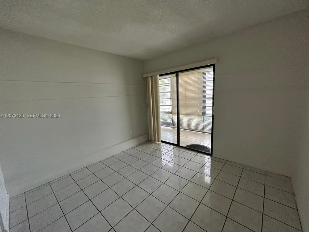9729 Hammocks Blvd #105E Miami, FL 33196