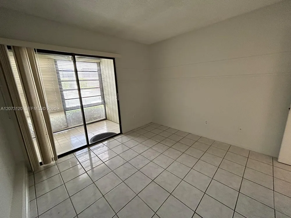 9729 Hammocks Blvd #105E Miami, FL 33196