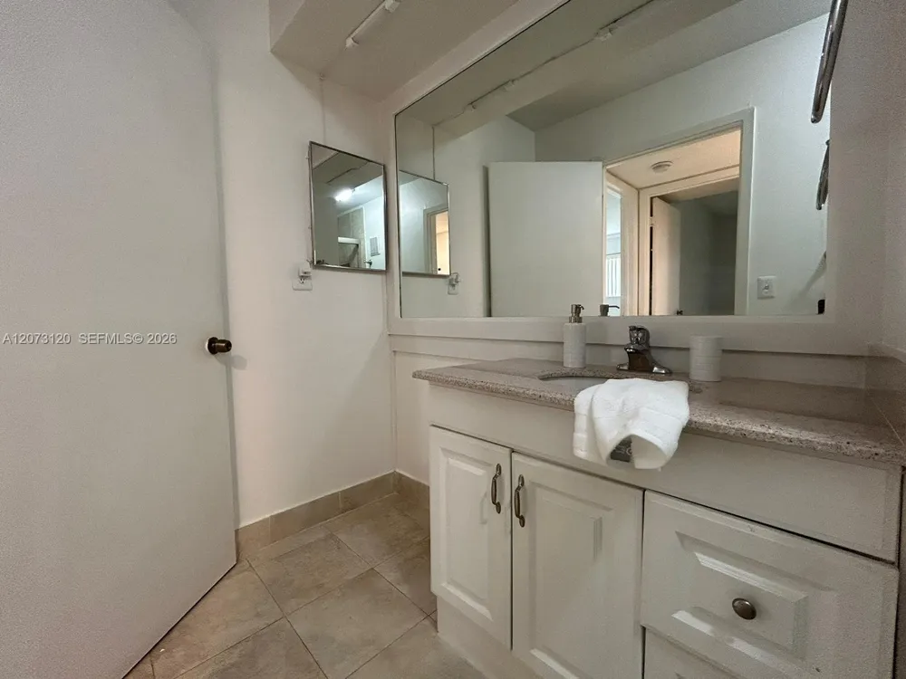 9729 Hammocks Blvd #105E Miami, FL 33196