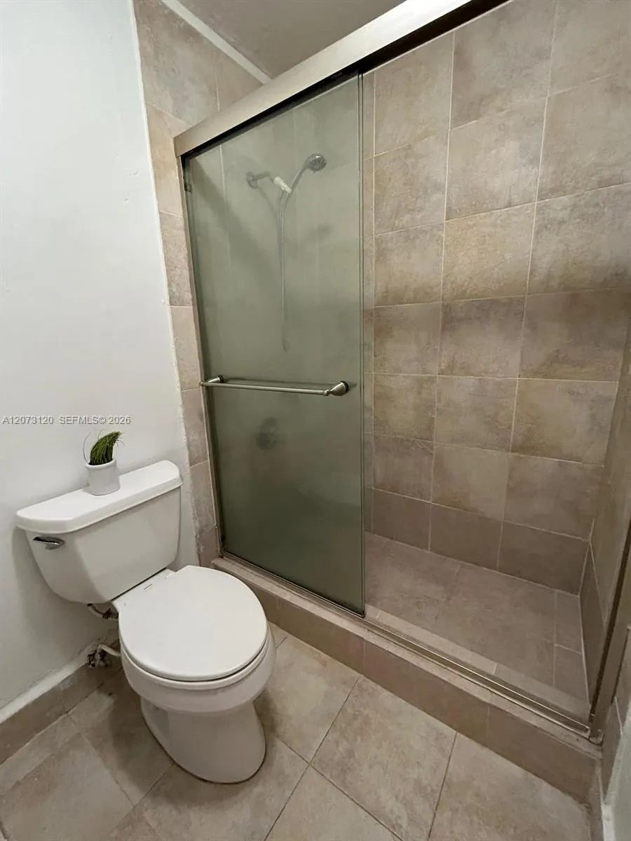 9729 Hammocks Blvd #105E Miami, FL 33196
