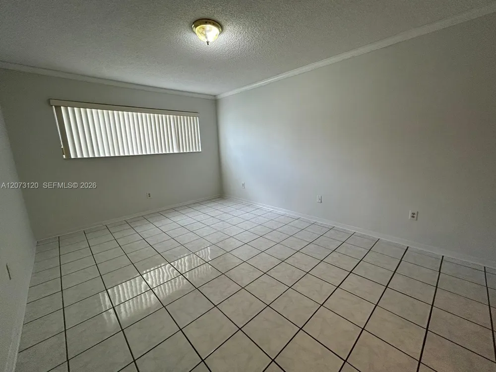 9729 Hammocks Blvd #105E Miami, FL 33196