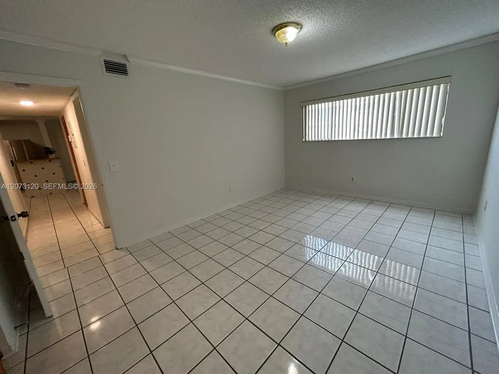 9729 Hammocks Blvd #105E Miami, FL 33196