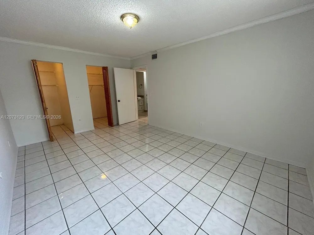 9729 Hammocks Blvd #105E Miami, FL 33196