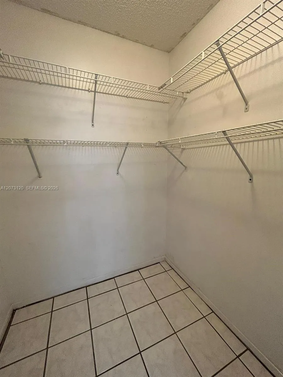 9729 Hammocks Blvd #105E Miami, FL 33196