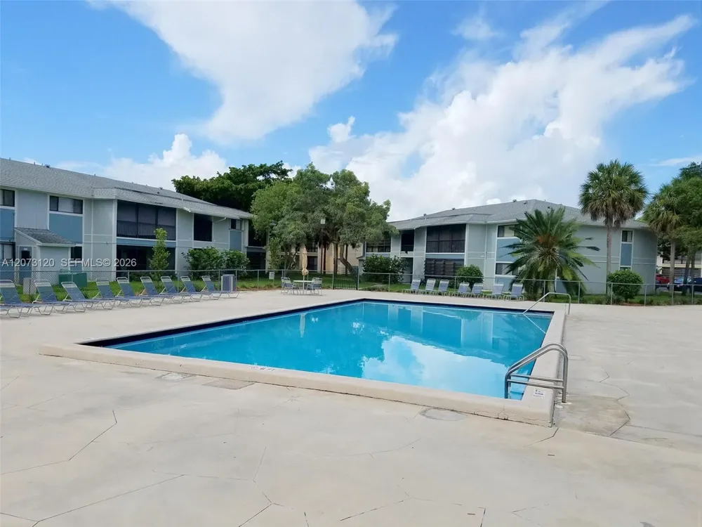 9729 Hammocks Blvd #105E Miami, FL 33196