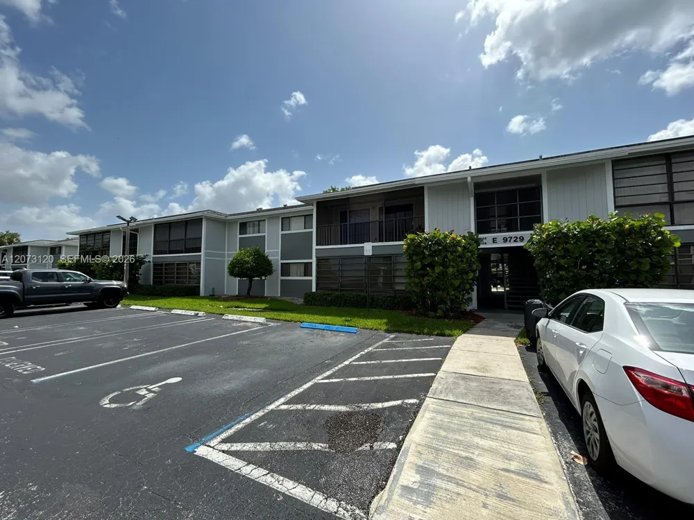 9729 Hammocks Blvd #105E Miami, FL 33196