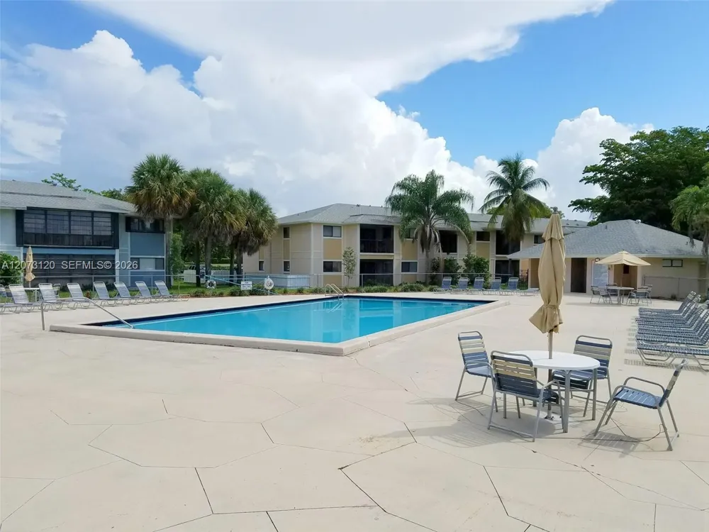 9729 Hammocks Blvd #105E Miami, FL 33196