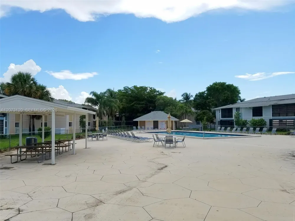 9729 Hammocks Blvd #105E Miami, FL 33196