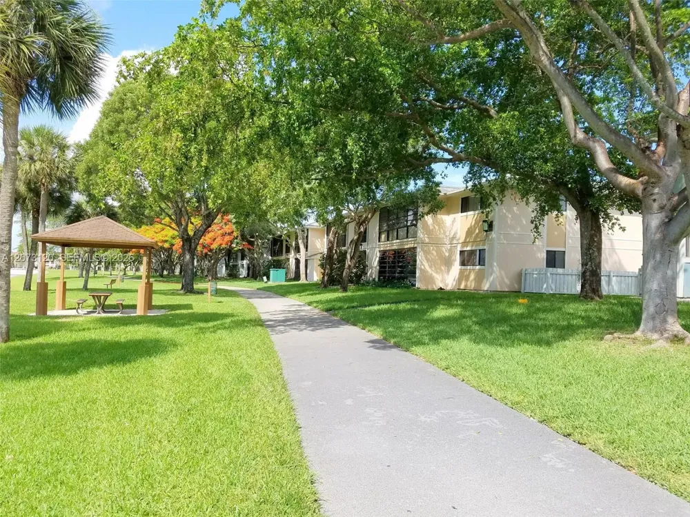 9729 Hammocks Blvd #105E Miami, FL 33196