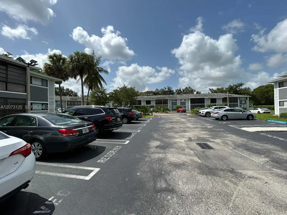 9729 Hammocks Blvd #105E Miami, FL 33196