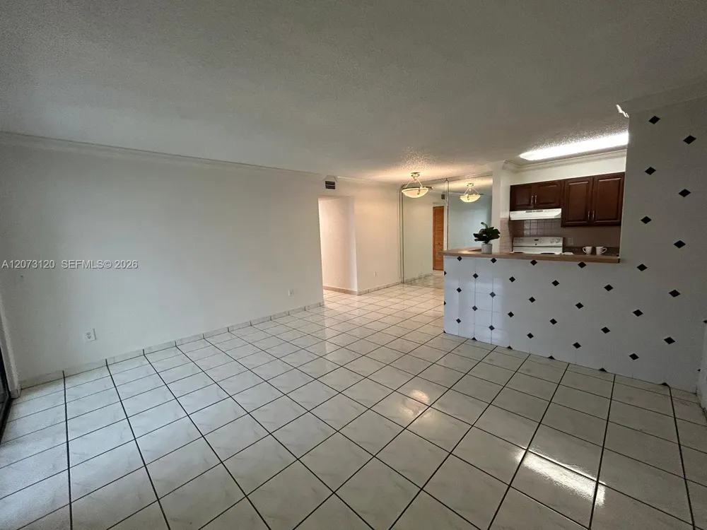 9729 Hammocks Blvd #105E Miami, FL 33196