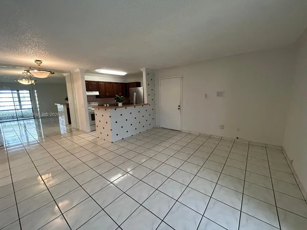 9729 Hammocks Blvd #105E Miami, FL 33196