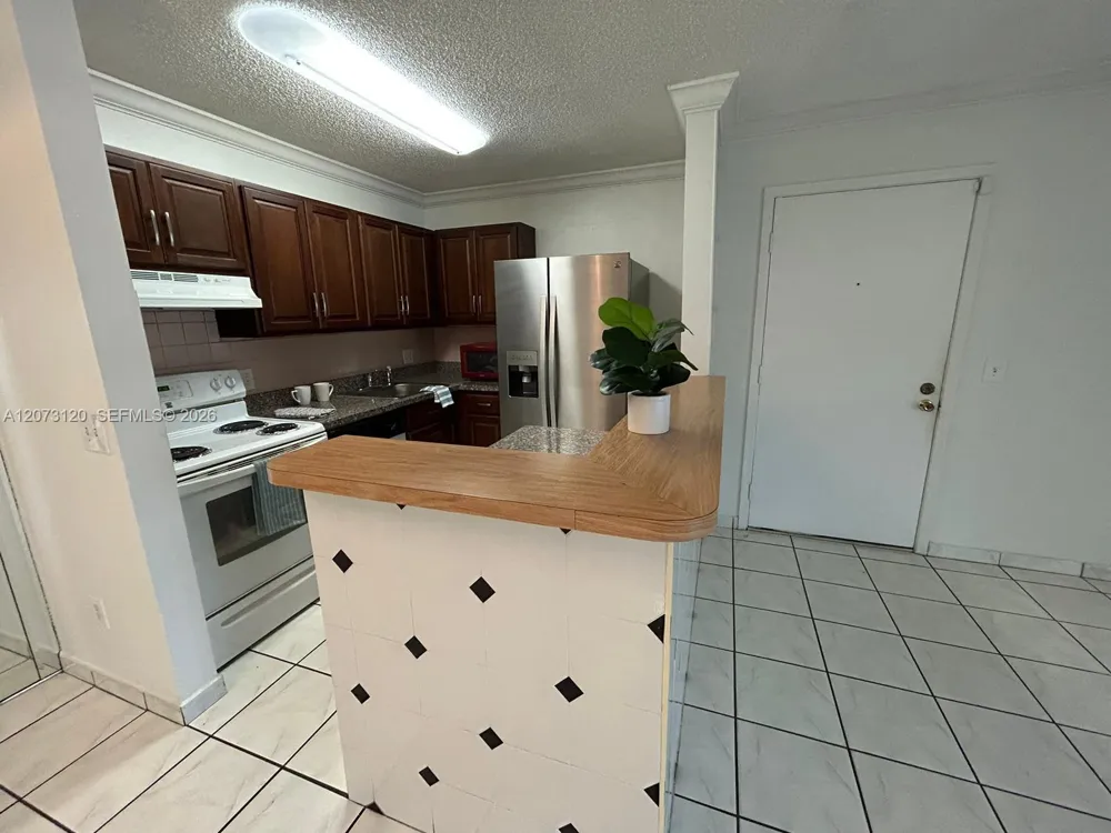 9729 Hammocks Blvd #105E Miami, FL 33196