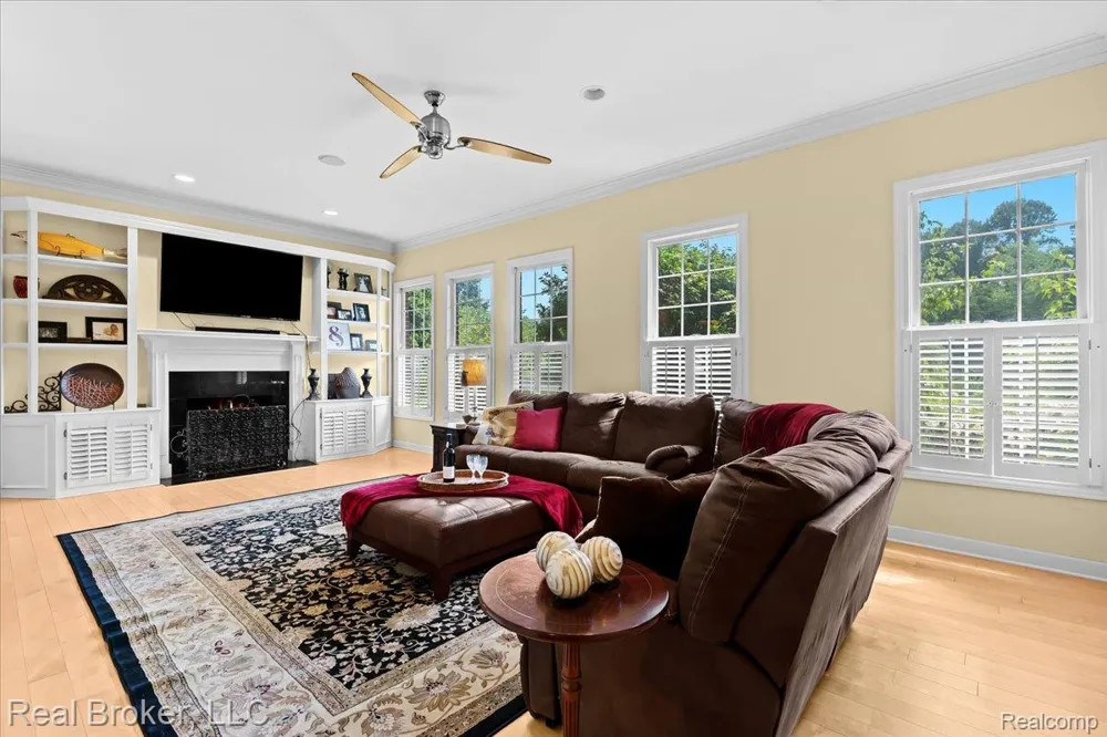 5392 Hidden Pines Drive Brighton City, MI 48116