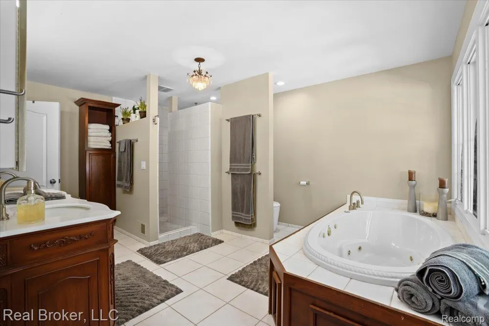 5392 Hidden Pines Drive Brighton City, MI 48116