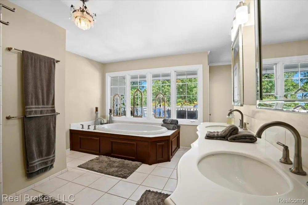 5392 Hidden Pines Drive Brighton City, MI 48116